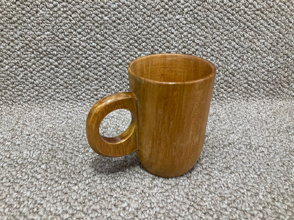 木製、けやき(欅)のデミタスカップ.湯飲み　取手付　薄茶色.木目. 水性ウレタンニス 2回塗り仕上げ 2枚目の画像
