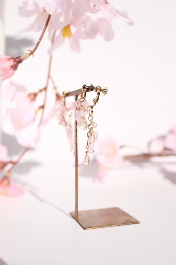 2way tiny bloom ミディアム “桜-sakura-” イヤリング/ピアス 2枚目の画像