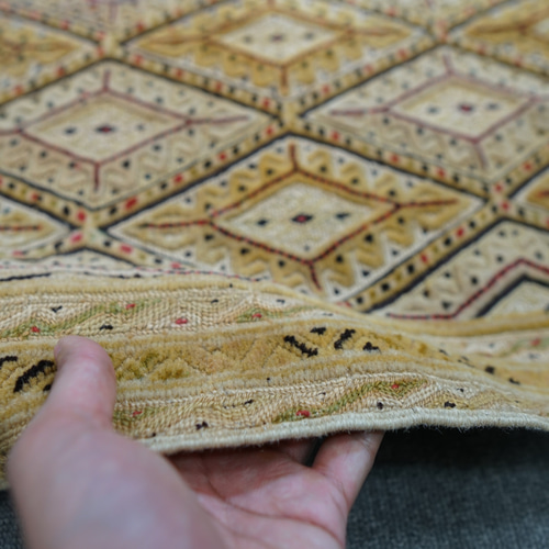 105×103cm【手織りマシュワニキリム】手織り絨毯 カーペット 105×103cm【手織りマシュワニキリム】手織り絨毯 カーペット