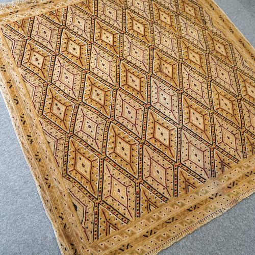 105×103cm【手織りマシュワニキリム】手織り絨毯 カーペット 105×103cm【手織りマシュワニキリム】手織り絨毯 カーペット