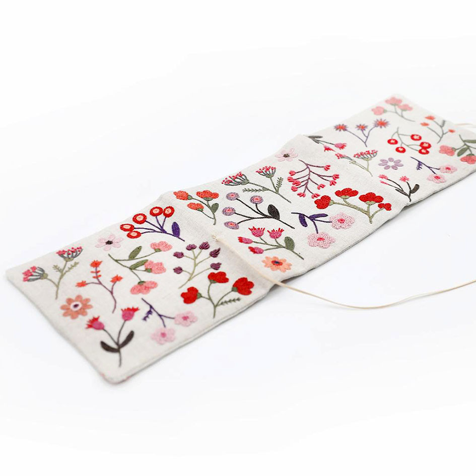 UN CHAT DANS L'AIGUILLE刺繡キット★Porte-aiguilles fleuri - Corail