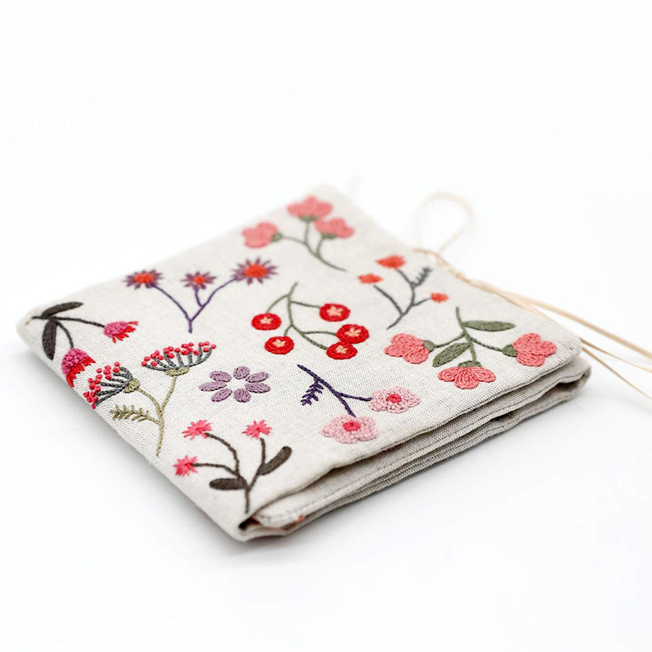 UN CHAT DANS L'AIGUILLE刺繡キット★Porte-aiguilles fleuri - Corail