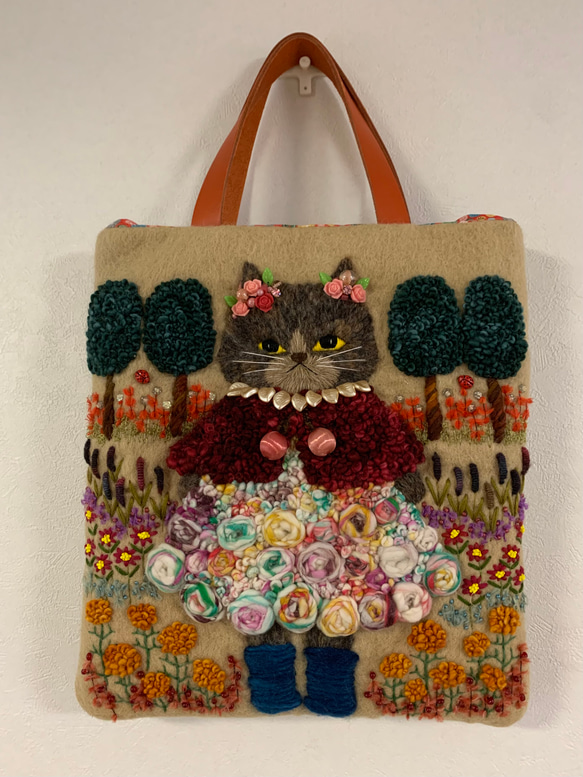 ナナ！お花畑となかよし猫　羊毛フェルト生地のバッグ ねこさんとお花畑 羊毛フェルト生地のバッグ ハンドバッグ はなひなこ