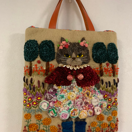 猫さんとお花畑　羊毛フェルト生地のバッグ ねこさんとお花畑 羊毛フェルト生地のバッグ ハンドバッグ はなひなこ