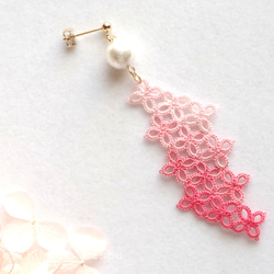幾何圖案梭織蕾絲棉質珍珠耳環（櫻花色） 第3張的照片