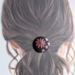 刺繍 ヘアゴム くるみボタン 38mm 花 マーガレット パープル 1枚目の画像