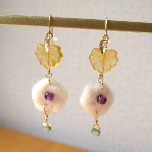 羊毛フェルトのお花のピアス（イヤリング） ピアス（その他） ふわゆい 