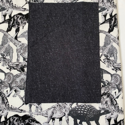 モノクロの恐竜柄☆120〜130こどもエプロン、三角巾、巾着3点セット 4枚目の画像