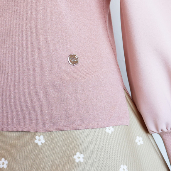 【適合春天的儀式】蕾絲領、不同材質的泡泡袖、長袖套頭衫【粉紅米色】 第11張的照片