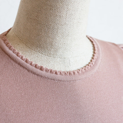 【適合春天的儀式】蕾絲領、不同材質的泡泡袖、長袖套頭衫【粉紅米色】 第10張的照片