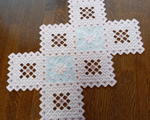 北欧ハーダンガー刺繍 テーブルファブリック 横長ドイリー 桜 手刺繍