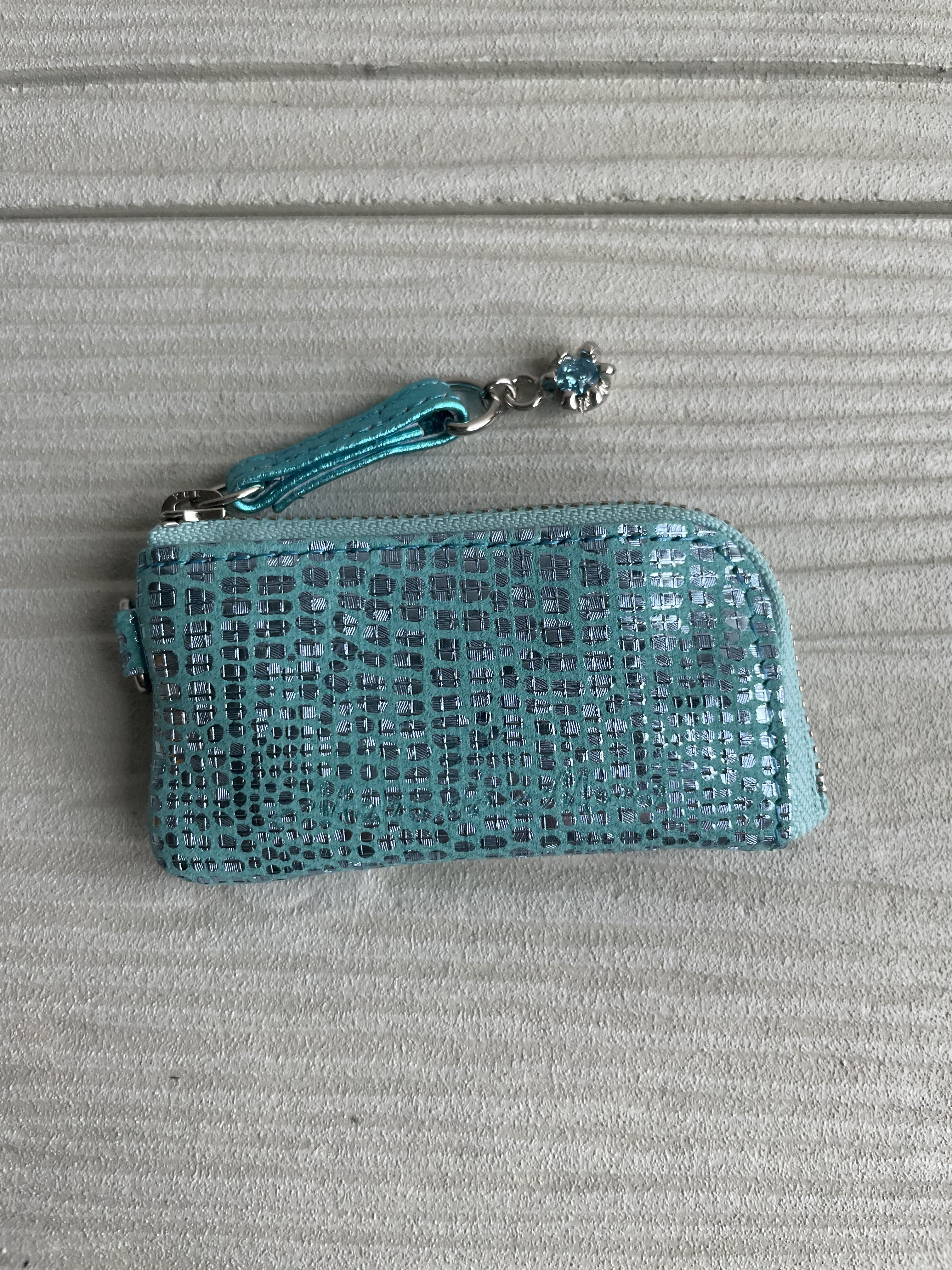 送料無料　小銭入れ兼キーケース　人気カラースカイブルー