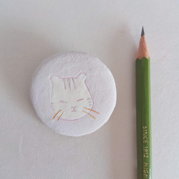 猫のブローチ　　スコティッシュフォールド　北欧/ペット　SDGs＊自然素材で染めた卵の殻で作るアクセサリー 11枚目の画像