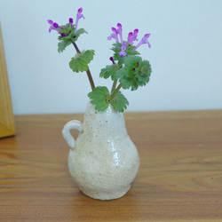 白うさぎ  ミニ花瓶   (取手付き)ベージュ 2枚目の画像