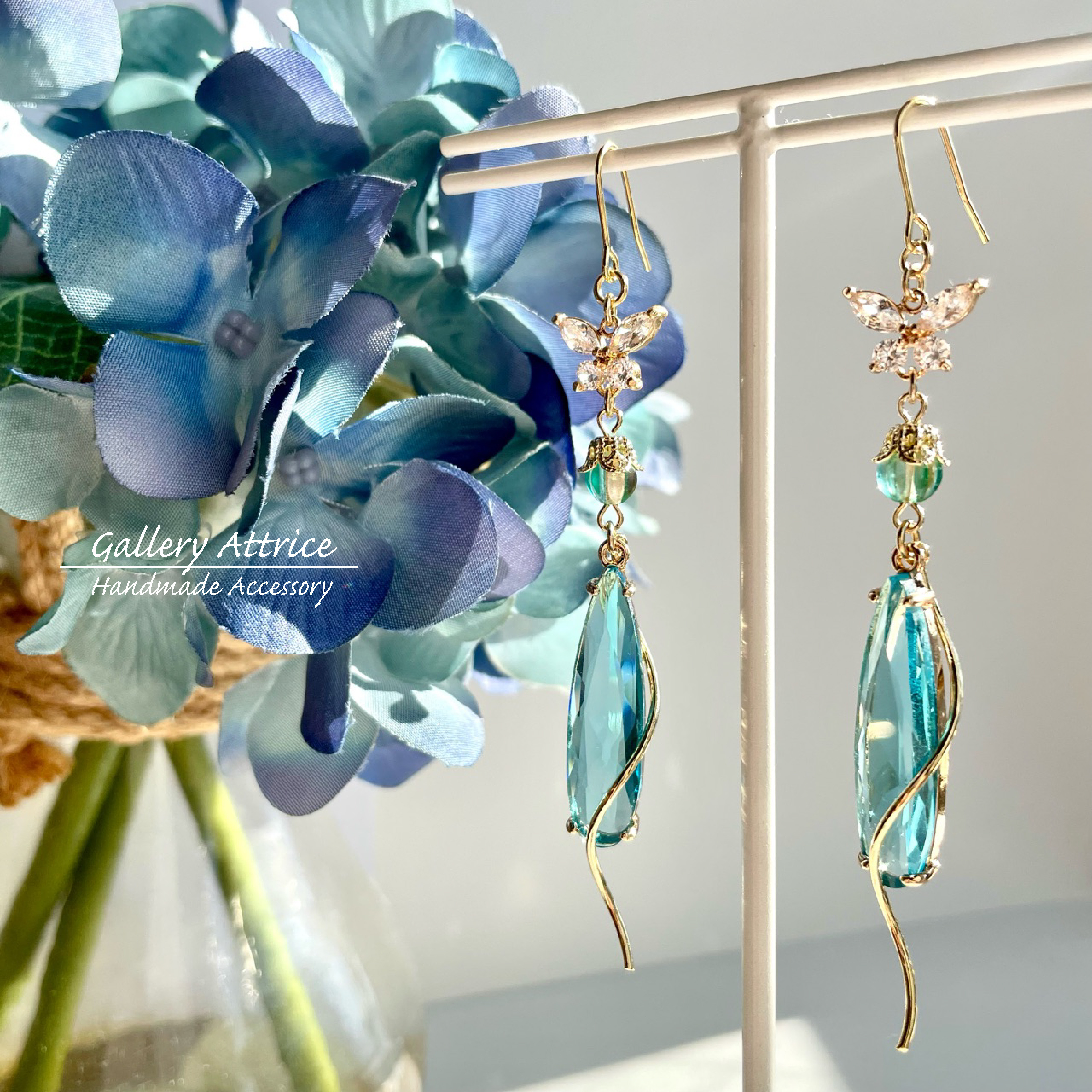 165 ブローチシリーズカラフルなオウムさん ピアスorイヤリング 商品