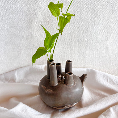 SALE】ハウルの動く城風 陶器(磁器)の一輪挿し 一輪挿し・花瓶・花器