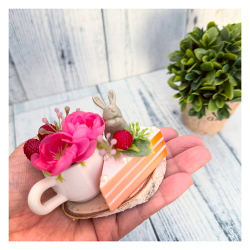 ミニケーキ&カップ◽️うさぎさん フラワーアレンジ•フラワー  