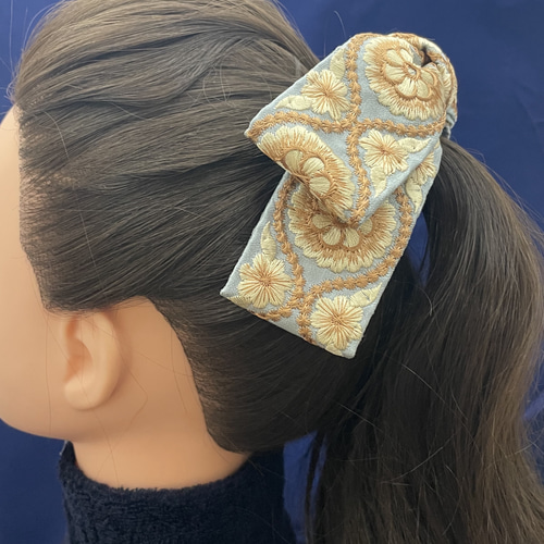 インド刺繍リボン　ポニーフック　ヘアカフ　ꕤオーダー受付ページꕤ ꕤインド刺繍リボン ポニーフック ヘアカフ ブラック いちご柄ꕤ
