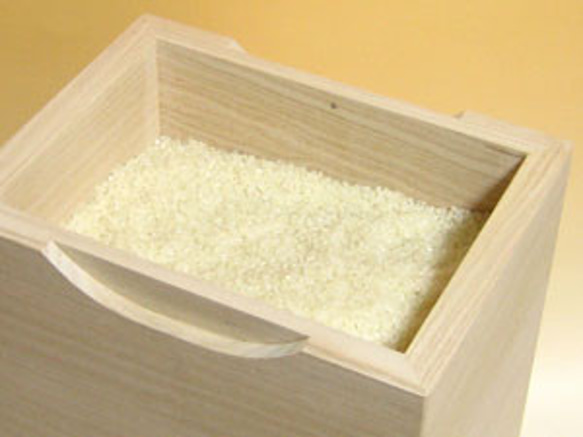 桐製 米びつ 縦型 10kgサイズ 無地 一合升すり切り棒付き 11枚目の画像