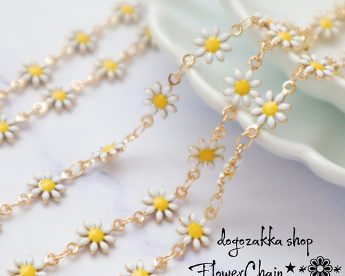 d.i.a. ショートパンツ ホワイト ゴールドチェーン装飾 d.i.a. ショートパンツ ホワイト ゴールドチェーン装飾