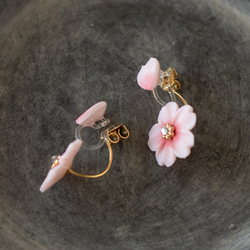櫻花花瓣 軟陶耳環 / 耳針 / 耳夾 第7張的照片