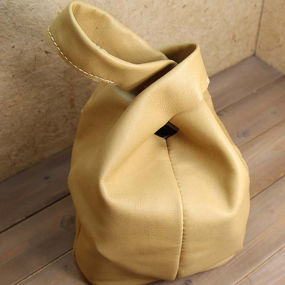 【総手縫い】JAPANESE KNOT BAG ノットバッグ くたっとした 本革 ソフト 巾着 ポーチ セカンドバッグ 4枚目の画像