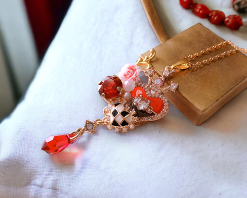 再販】鏡の国のアリス☆赤の女王の宝石ネックレス ネックレス