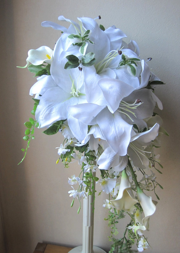 カサブランカのキャスケードブーケ♪ブートニア付き♪生花みたいに綺麗な造花です♪高品質なのに安い0679 4枚目の画像