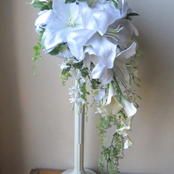 カサブランカのキャスケードブーケ♪ブートニア付き♪生花みたいに綺麗な造花です♪高品質なのに安い0679 3枚目の画像