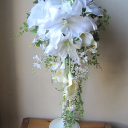 カサブランカのキャスケードブーケ♪ブートニア付き♪生花みたいに綺麗な造花です♪高品質なのに安い0679 1枚目の画像