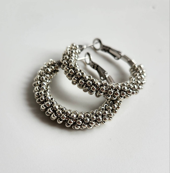 otona hoop 〇゜glass beadsフープピアス / M / silver 3枚目の画像