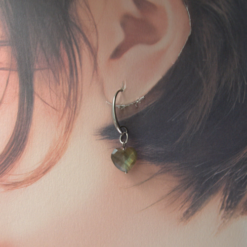 ラブラドライトのフックピアス #84 ピアス（フック・チェーン） monri 