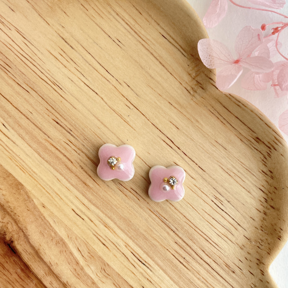 【桜ハンドメイド2024】桜 ビジュー ピンク 春 さくら 美濃焼 陶器 タイル ピアス イヤリング 2枚目の画像