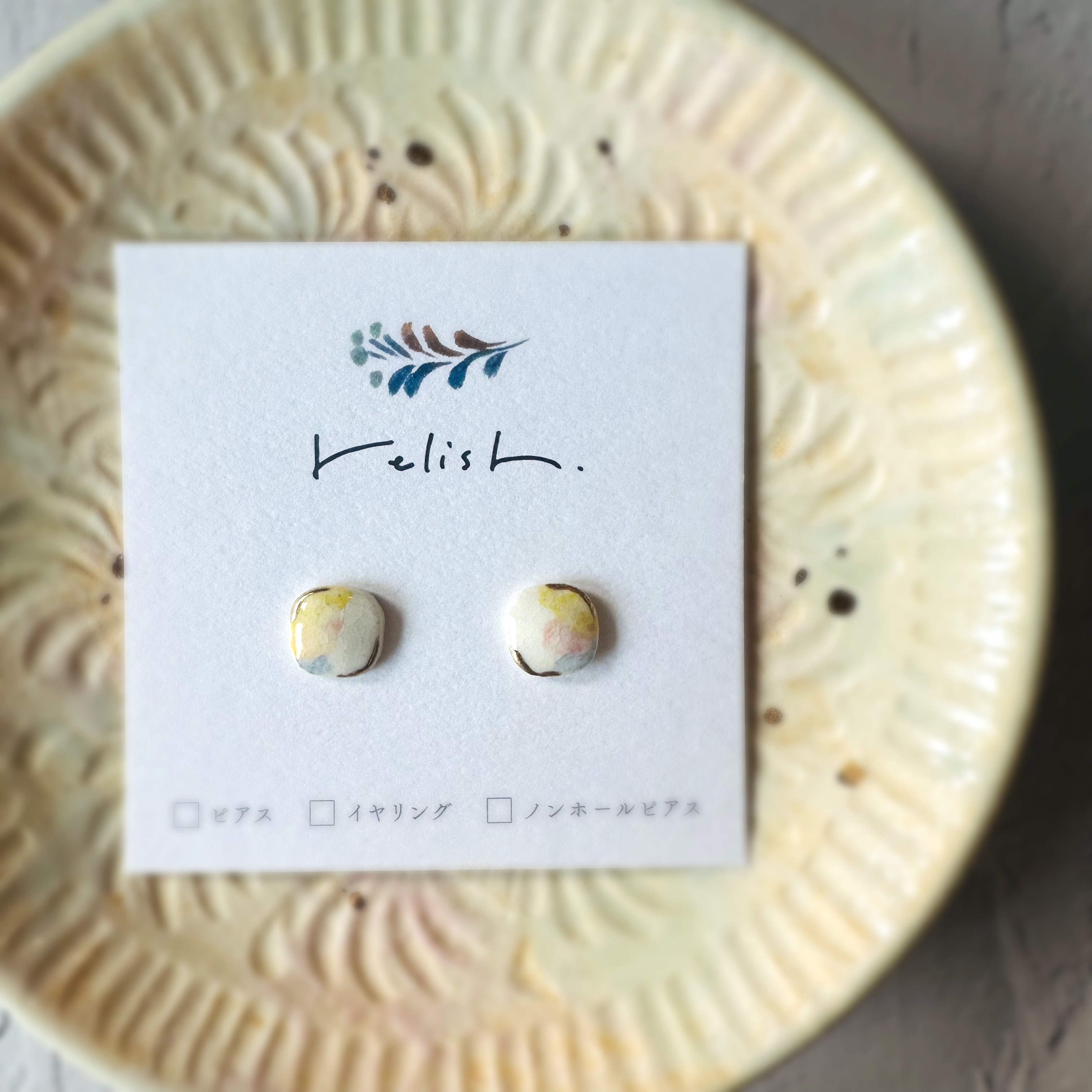 【再販】耳元にアートを 絵付 陶器 金継ぎ ピアス イヤリング ノンホールピアス シンプル カラフル 小ぶり ゴールド