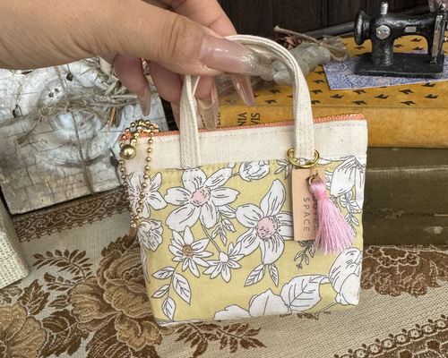 新品未使用★リス型ポーチ　バッグチャーム★ 10センチ✨ミニミニバッグチャーム❤️スマートキーケース