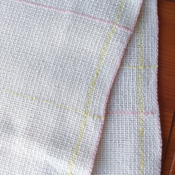 手織り・桜色とオフホワイトのストール 8枚目の画像