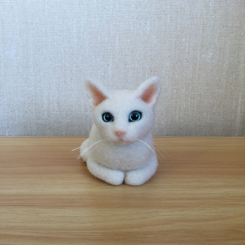 羊毛フェルト 白猫 箱座り ブルーアイ 羊毛フェルト masapan 通販