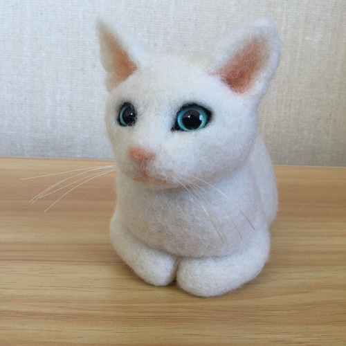 羊毛フェルト 白猫 箱座り ブルーアイ 羊毛フェルト masapan 通販