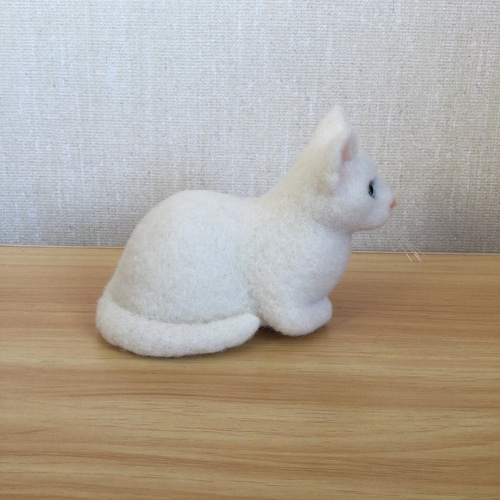 羊毛フェルト 猫 サンプルページ 白猫 L L L ハンドメイド 香箱座り 正月飾り】白猫（香箱座り） 羊毛フェルト ひだまりの縁側工房