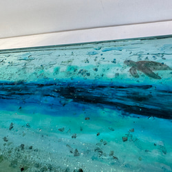 現品販売　ブルーウォーター　ホヌの泳ぐ海　ガラス　モニタースタンド キーボードラック 7枚目の画像