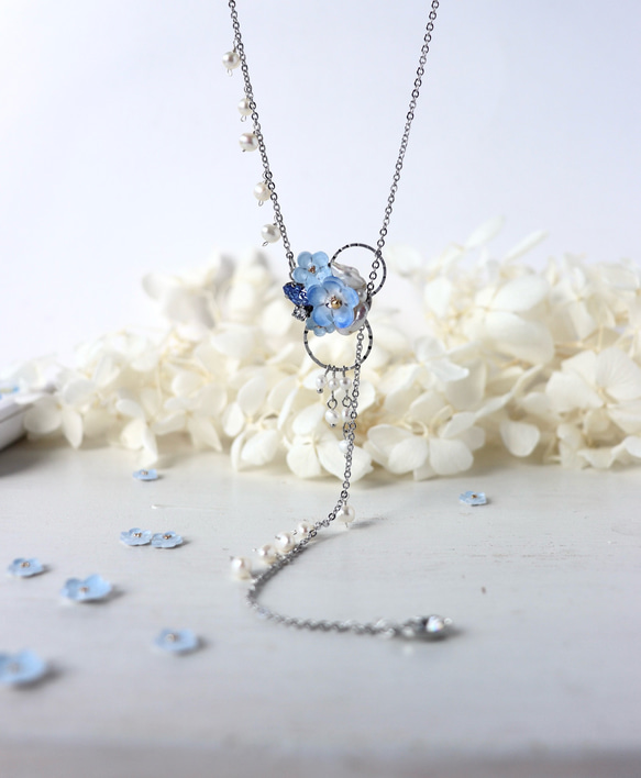 ネモフィラ(水色)と淡水パールのロングネックレス 花、フォーマル