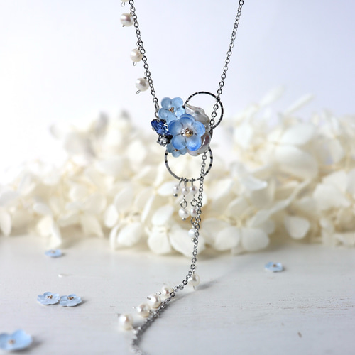 ネモフィラ(水色)と淡水パールのロングネックレス 花、フォーマル