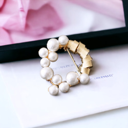 【母の日/フォーマル】サークルブローチ「horn+cotton」ギフトBOX 対応可　コットンパール　真鍮　卒入 1枚目の画像