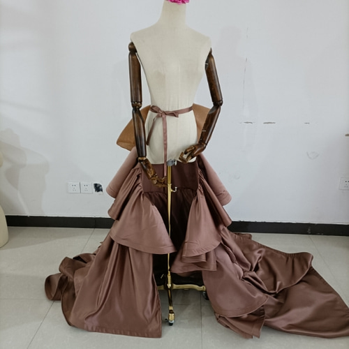 オーバースカート カーキ色 光沢サテン ラッフルフリル リボン 豪華な  