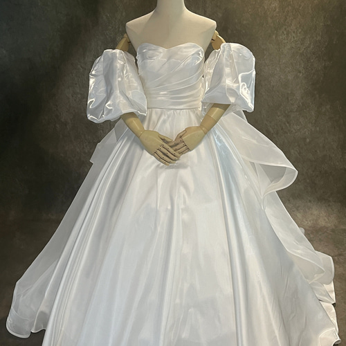 送料無料！ウェディングドレス 光沢サテン パフスリーブ ラッフル  