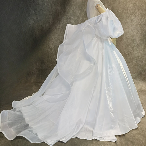 送料無料！ウェディングドレス 光沢サテン パフスリーブ ラッフル