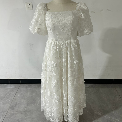 可愛い ワンピース オフホワイト スクエアネック 上品花レース  