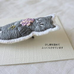 もらってください。　猫　刺繍　ブローチ　ぐれーにゃん 7枚目の画像