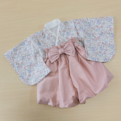 送料無料【80 】ベビー袴 チューリップ✖︎くすみピンクの袴 ベビー服
