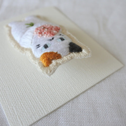 もらってください。　猫　刺繍　ブローチ　みけにゃん 6枚目の画像